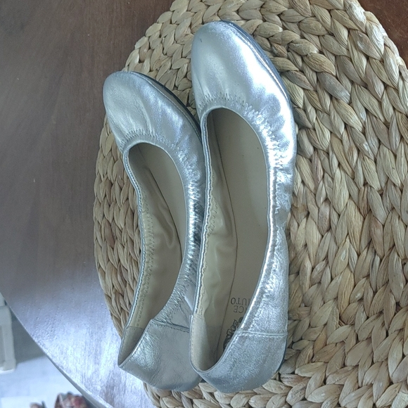 Silver Vince Camuto flats - Picture 3 of 5